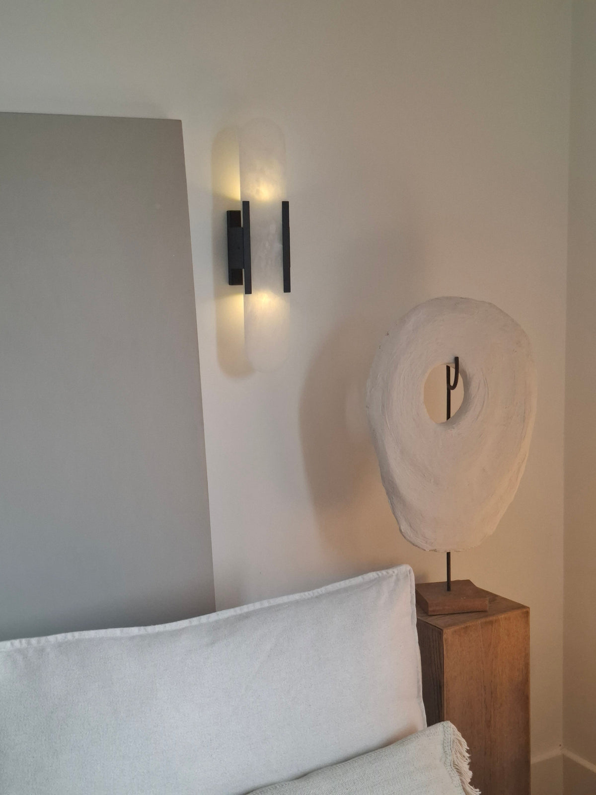 Elara - Eigentijdse wandlamp in natuurlijk marmer