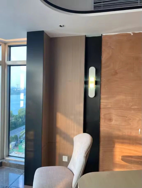 Elara - Eigentijdse wandlamp in natuurlijk marmer