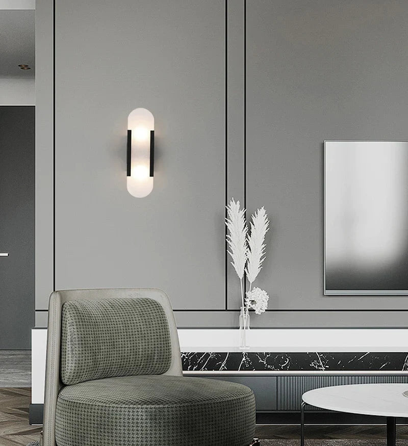 Elara - Eigentijdse wandlamp in natuurlijk marmer