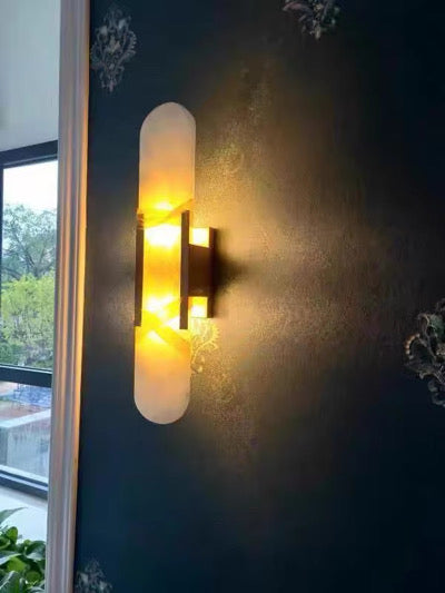 Elara - Eigentijdse wandlamp in natuurlijk marmer