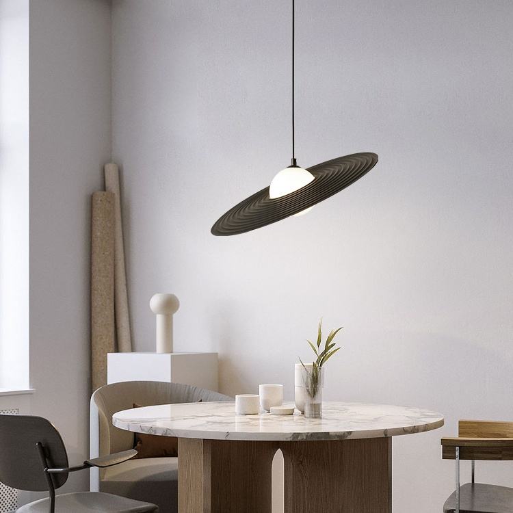 Lumena – Lampada da soffitto moderna con design elegante
