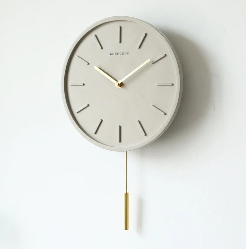 Varello – Moderne Cement Wandklok met Metalen Pendel
